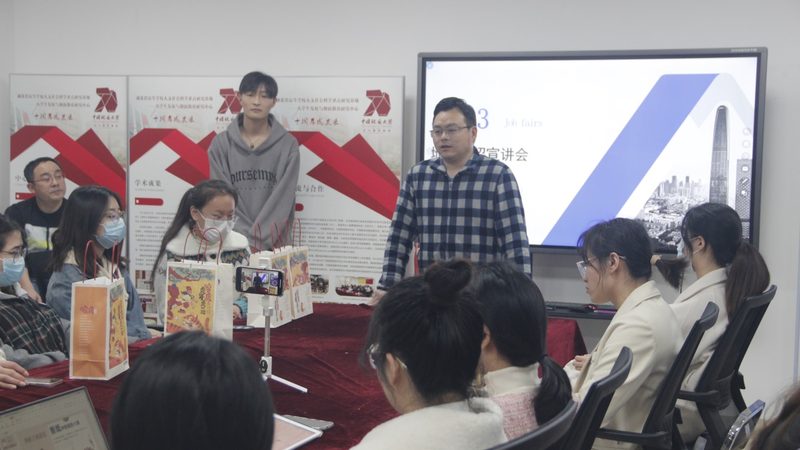 成人教育网上平台的价格并非一成不变，其构成因素主要包括以下几个方面：